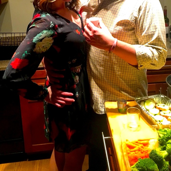 ⭐️ Host Pick!!! ⭐️ EXPRESS Floral Print Long Sleeve Surplice Dress - XS - Picture 5 of 8